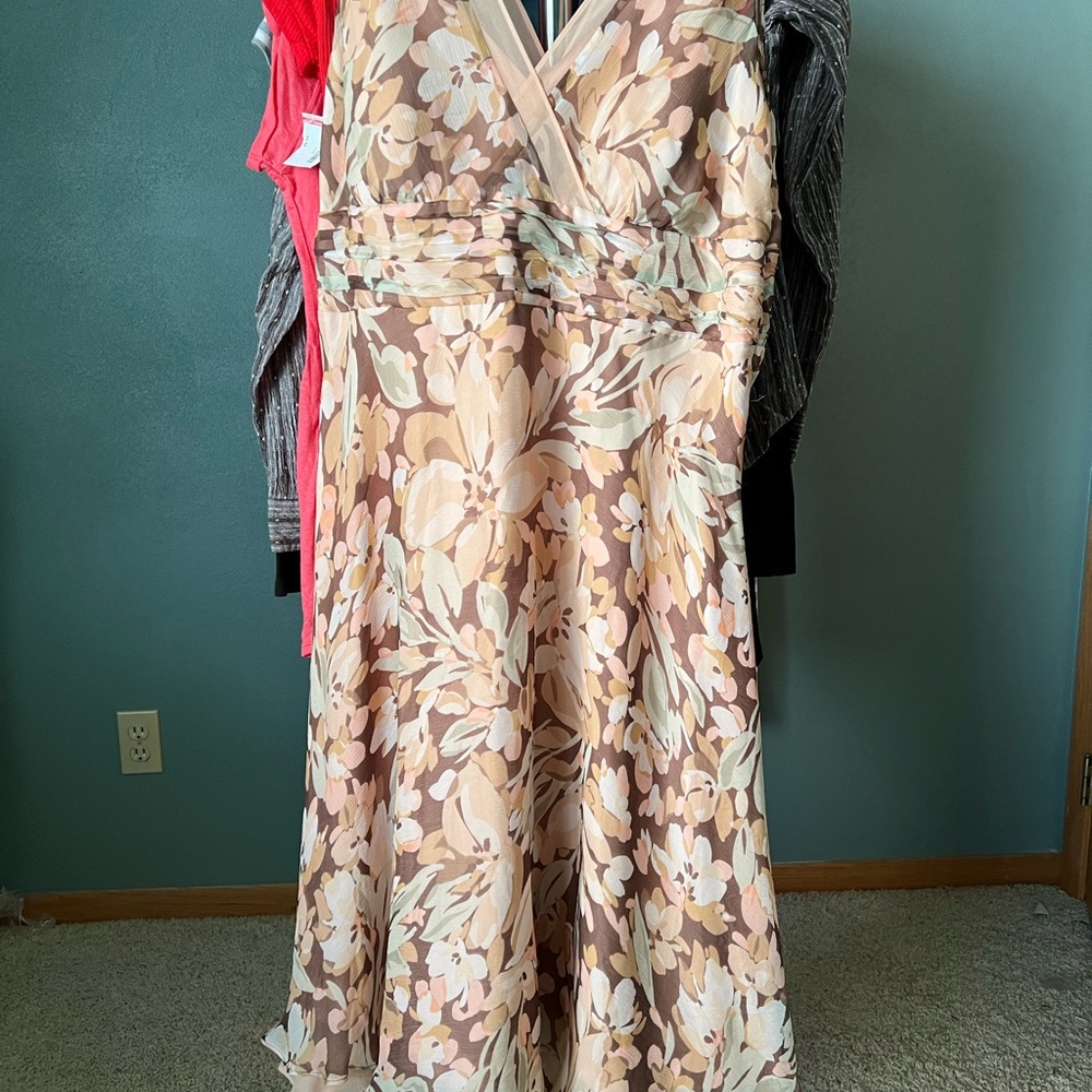 Dressbarn 100% slilk dress